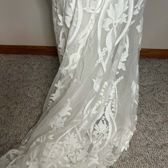 Everly Bride wedding dress size 8. New! - Picture 5 of 16